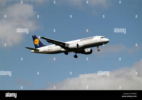 Lufthansa Airbus A320 D Aizm Plane Hi Res Stock Photography And Images