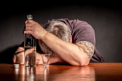 Alkoholkrankheit Alkoholismus Anzeichen Symptome Ursachen Behandlung Vorbeugen Selbsthilfe
