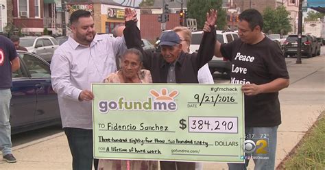 Little Village Paleta Man Receives Check From Gofundme Cbs Chicago