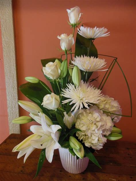 types of flower arrangement tropical flower arrangements funeral flower arrangements creative