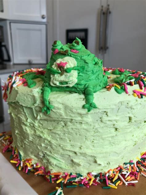 frogie cake frog cakes cake birth cakes