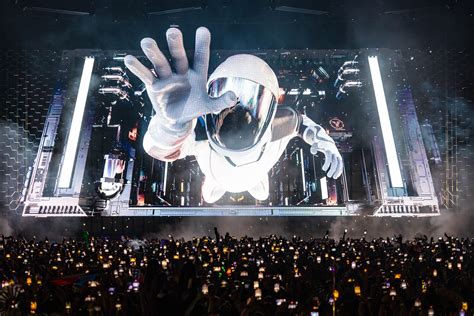 Eric Prydz Melts Minds During Holo Set At Ultra Music Festival Miami