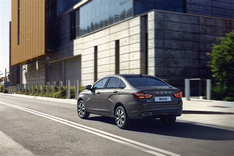 Facelifted 2022 Lada Vesta Revealed In Sedan And Cross Sw Forms Carscoops