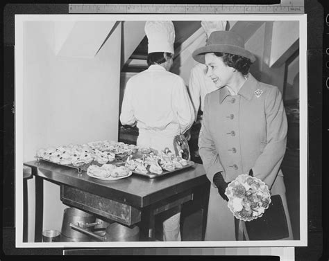 Central Press Photos Ltd 6 7 Gough Square Fleet Street London Ec4 Hm Queen Elizabeth Ii