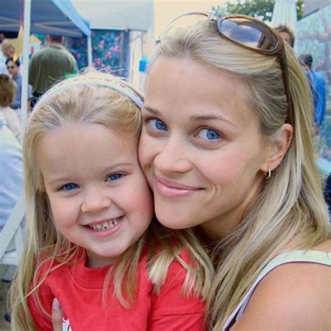 Mommys Girl From Photographic Evidence Reese Witherspoon And Ava Phillippe Are Actually Twins