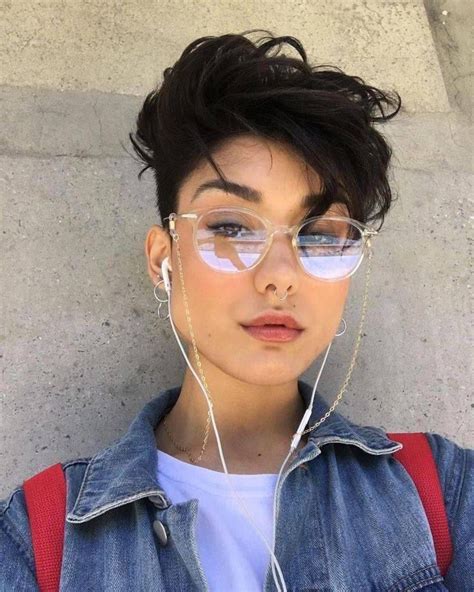 Check the last photo out, too. Pin by Rubí Itzel Castro Acevedo on Short hair haircuts in 2020 | Short hair styles, Androgynous ...