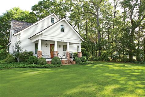 Stunning Farmhouse Before And After Makeovers Bungalow Exterior