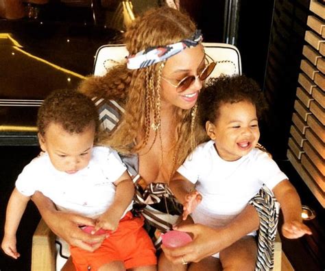 New Photo Of Beyoncé And The Twins Beyonce Hija De Beyonce Beyoncé Embarazada