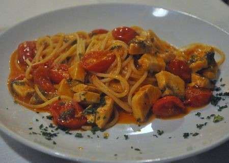 Ed è uno dei miei piatti preferiti!!! Pasta con pesce spada e pomodorini (Foto 4/5) | Ricette ...