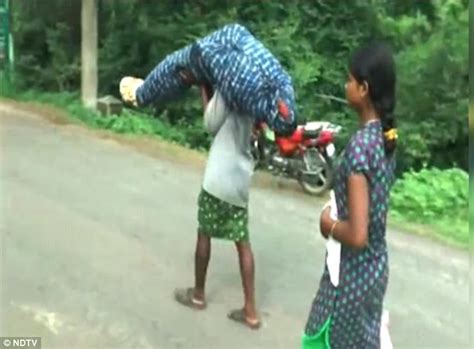 Indian Man Carries Dead Wife For 7miles When Hospital Would Not Pay For Transport Daily Mail