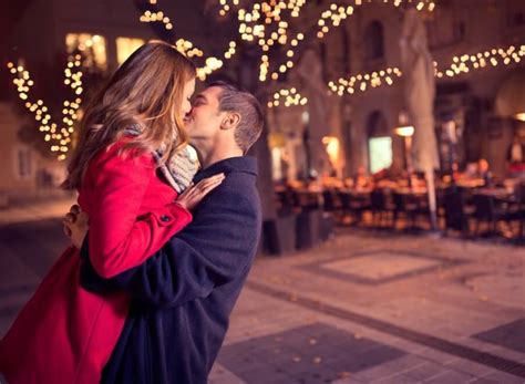 The Body Language Of Kissing 9 Signs They Want To Kiss You Love