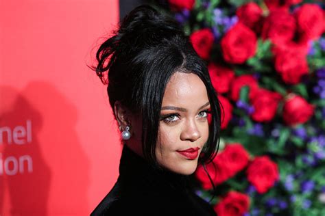 Discover rihanna's most coveted pieces for the month with a specially curated selection of lingerie sets, bras, panties, sleepwear and more. Rihanna plotting to take career 'to a different level' in 2021