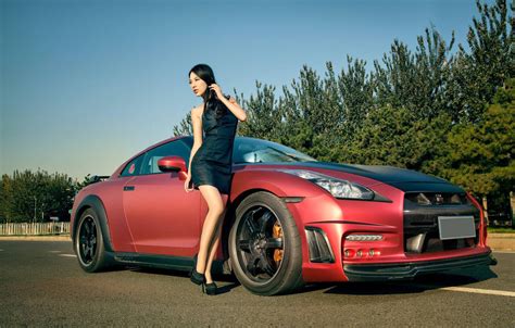 Обои авто взгляд Девушки Nissan азиатка красивая девушка позирует над машиной картинки на