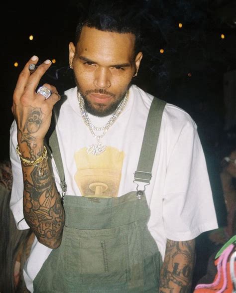 pin by 𝐴𝑙𝑖𝑐𝑒 on bʀᴇᴇᴢʏ chris brown photoshoot breezy chris brown chris brown videos