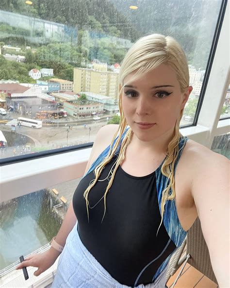 🏳️‍⚧️ amanda rae 🏳️‍⚧️ on twitter would you vacation with a cute trans girl 👀
