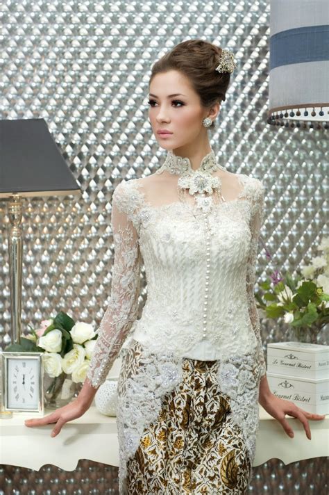 Kebaya Akad Nikah Dengan Desain Mewah Modern