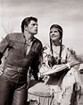 Dewey Martin et Barbara Hawks dans: Big Sky 1952 Cow Girl, Boy Or Girl ...