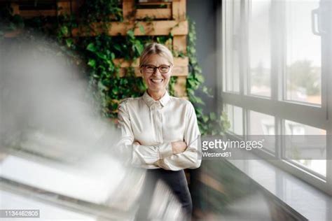 White Woman 50s Office Bildbanksfoton Och Bilder Getty Images