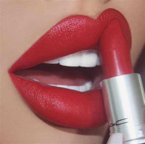 Pin By Lowell Eaton On Meow How To Apply Lipstick Lipstick Apply