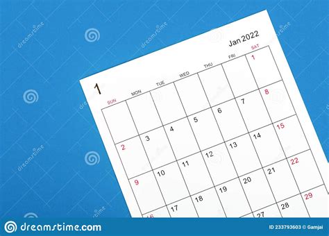 Hoja De Calendario De Enero De 2022 Sobre Fondo Azul Imagen De Archivo