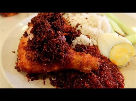 Mix up all the nasi lemak together and even out the sauce. Out Of The World Nasi Lemak Ayam Goreng In Kuala Lumpur