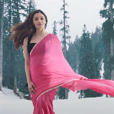 Alia Bhatt In Rocky Aur Rani Kii Prem Kahaani Looks Drop Dead Gorgeous In Beautiful Chiffon