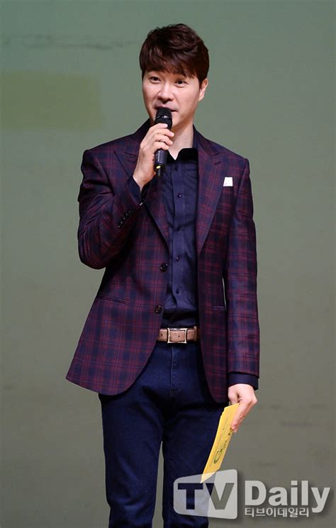 하지만, 요즘 들어 나오는 이야기로는. 박수홍 "결혼 안하는 이유? 어머니 육아 고충 덜기 위해"(두시의 ...