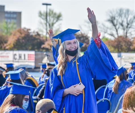 Eastern Illinois University Grads Encouraged To Create A New Tomorrow