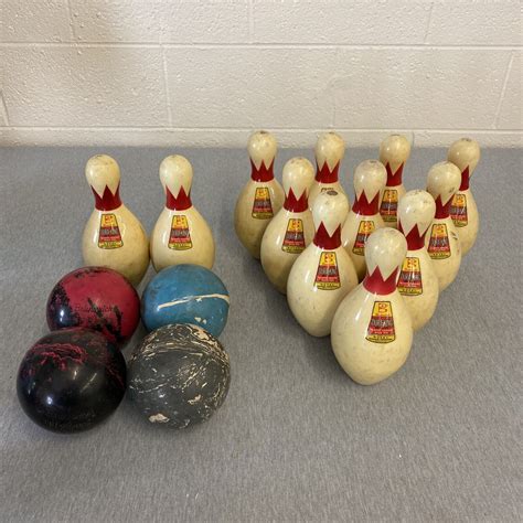 1960s Brunswick Dura King Plastic Coated 12 Duck Pin Bowling Pins And 4 Balls Ebay