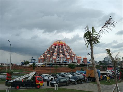 Kemegahan Masjid 99 Kubah Makassar Ikon Baru Sulawesi Selatan