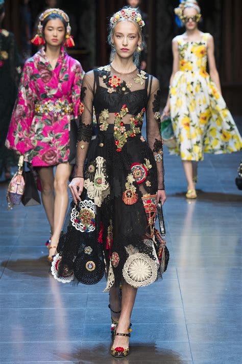 Dolce And Gabbana Spring 2016 Ready To Wear Fashion Show Vogue Fashion Week Fashion Fashion