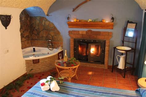 La casa tiene dos grandes beneficios, por un lado se encuentra aislada en plena naturaleza donde no tendrás problemas de ruido, y por otro lado, está a. Casas cueva con jacuzzi en Jaén, Casas Cueva Cazorla un ...