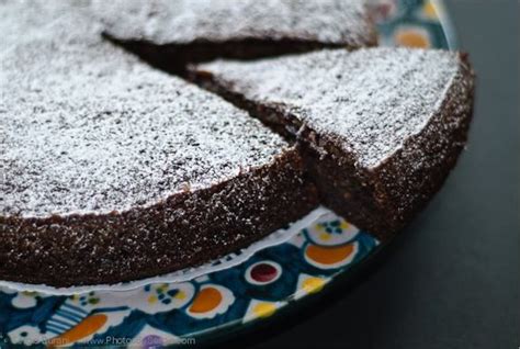 Gi food chart of 100 foods. Flourless Chocolate Hazelnut Cake | Low gi desserts ...