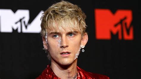 Machine Gun Kelly Booed At Louder Than Life Festival Hiphopdx