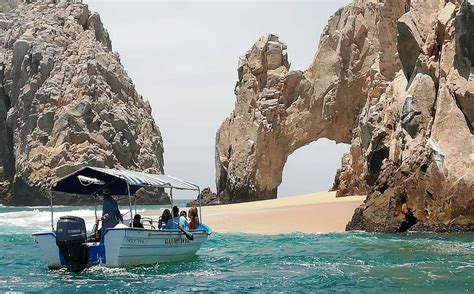 Se Forma Espectacular Playa Temporal Bajo El Arco De Cabo San Lucas