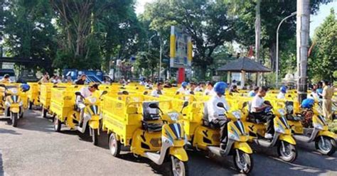 Motor roda tiga biasanya digunakan oleh pedagang sayur, pedagang kebutuhan pokok, atau para penjual alat dan bahan bangunan. Oknum Operator Komersilkan Kendaraan Pengangkut Sampah