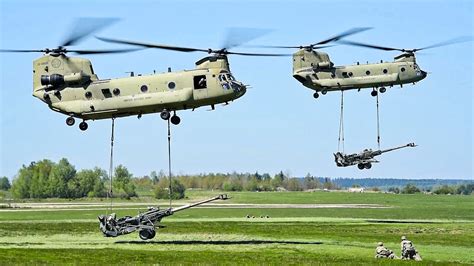 Heavy Lift Helicopter Ch 47 Chinook Carrying Heavy Artillery Howitzer