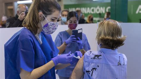 Sanidad Aliviará El Déficit De Vacunas De Andalucía Tras Cambiar El Criterio De Reparto Debe