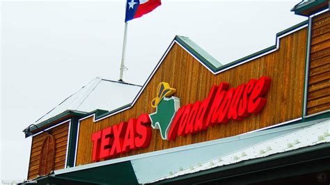 Texas Roadhouse CEO Gives Up Salary and Bonus to Pay Employees