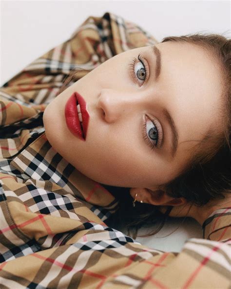 Red Is Powerful Iris Law Wearing The New Burberry