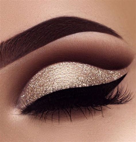 gorgeous eyeshadow looks the best eye makeup trends glitter gold cut crease