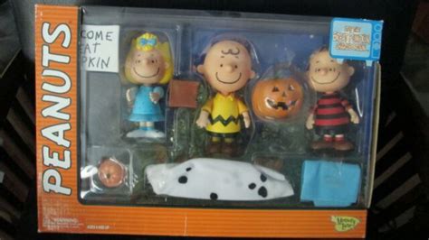 Halloween Peanuts Figurine Set Its The Great Pumpkin Charlie Brown