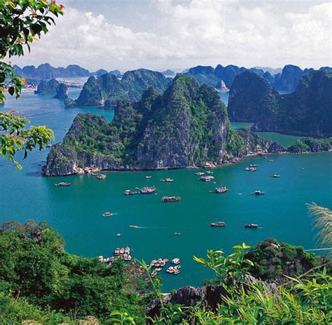 Inseltour: Mit der Dschunke durch Vietnams Halong-Bucht - WELT