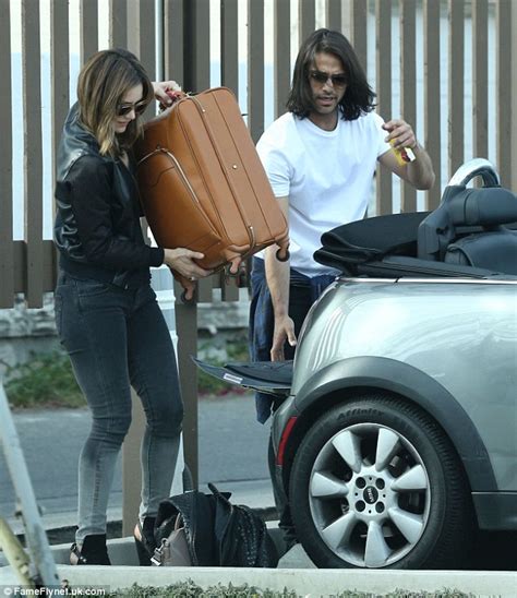 katharine mcphee struggles to squeeze her luggage into mystery male pal s mini daily mail online