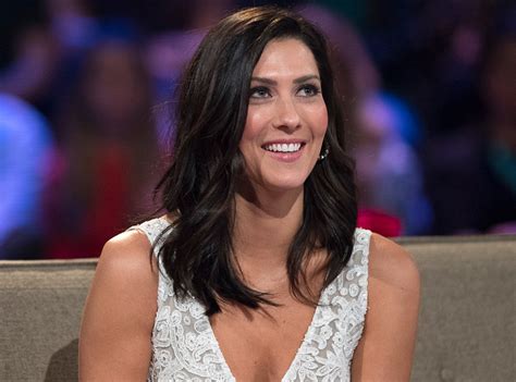 The Bachelorette Begins Behind The Scenes Of Becca Kufrin S Foray Into Handing Out Roses E News
