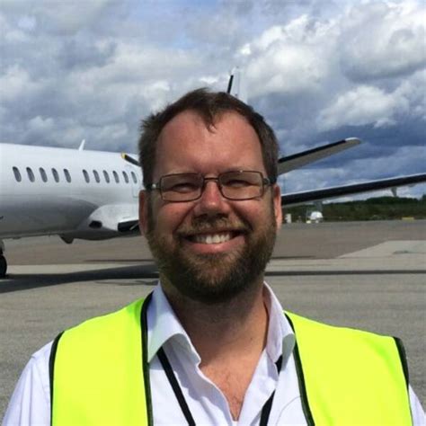 Här kan du läsa mer om örebro flygplats. Centerpartiet vill se biobränsle istället för flygskatt | SVT Nyheter