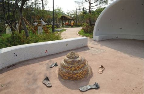 world s first toilet theme park in south korea cool damn pictures