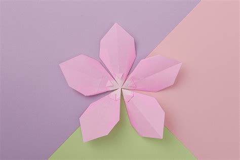 From 折り (おり, ori, folding) +‎ 紙 (かみ, kami, paper). ひどい ひな祭り ぼんぼり 折り紙 - 壁紙 押入れ