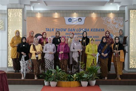 Peringati Hari Kartini DWP Universitas Lampung Gelar Fashion Show