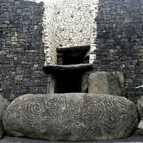Newgrange In Ireland And Its Megalithic Art Peter Sommer Travels
